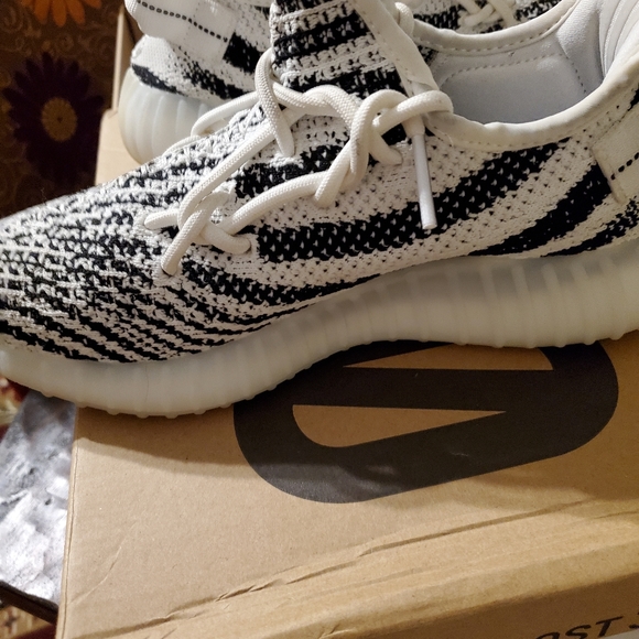 YEEZY BOOST 350 V2 main image 6